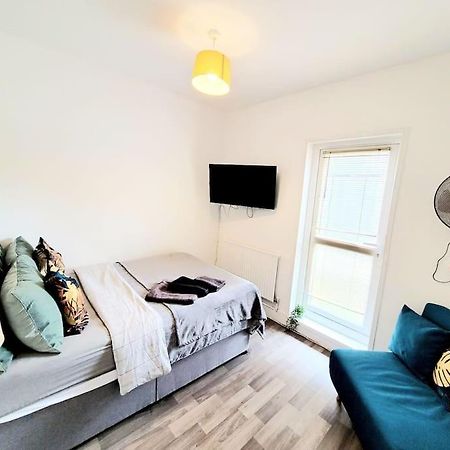 One Bedroom Apartment With A Terrace In Angel London Exterior foto