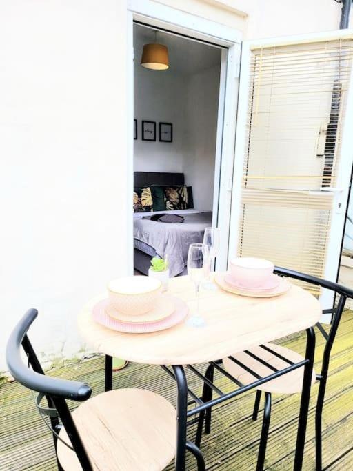 One Bedroom Apartment With A Terrace In Angel London Exterior foto